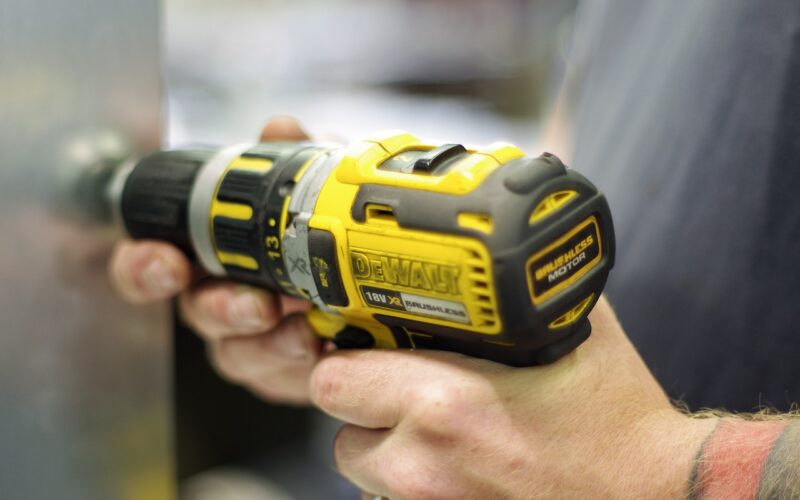 dewalt, cordless screwdriver, drill-5318773.jpg